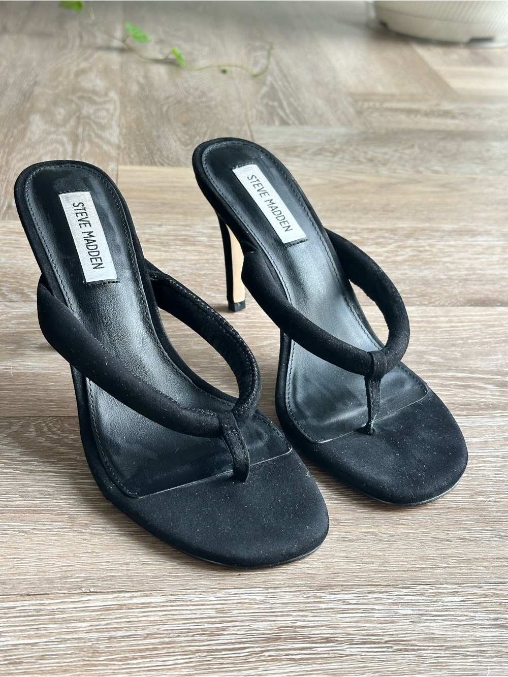 Steve Madden Black Suede Thong Stiletto Heels - Picture 3 of 3